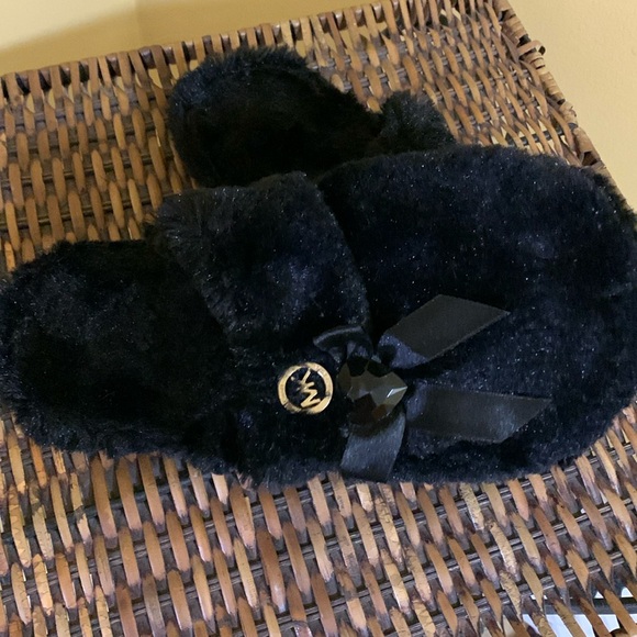 Black Fuzzy Slippers with Bow and jewel - Picture 1 of 11